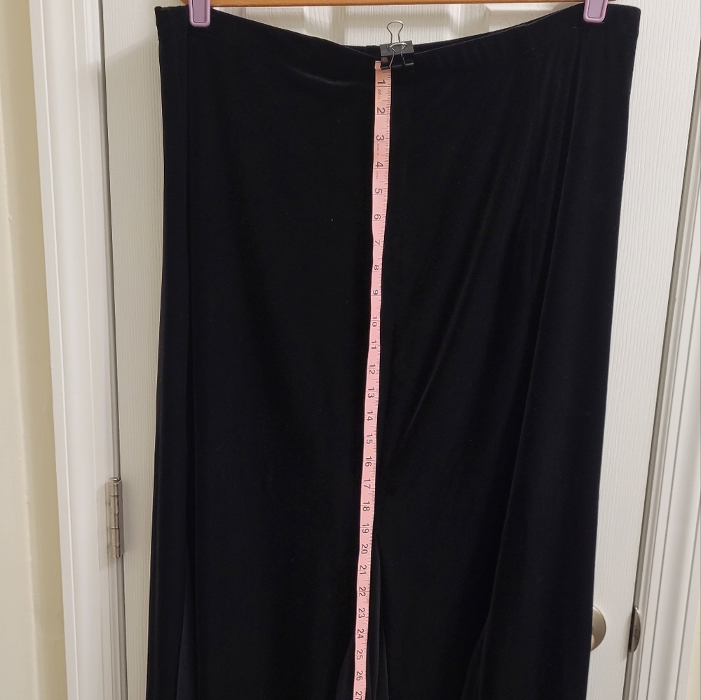 Black velour skirt - Picture 7 of 10